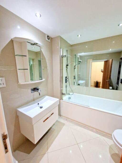 Modern Hyde Park Home With Private Entrance & Private Back Patio Near Bayswater & Paddington Stations London Luaran gambar