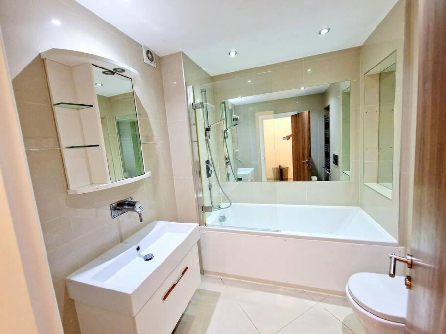 Modern Hyde Park Home With Private Entrance & Private Back Patio Near Bayswater & Paddington Stations London Luaran gambar